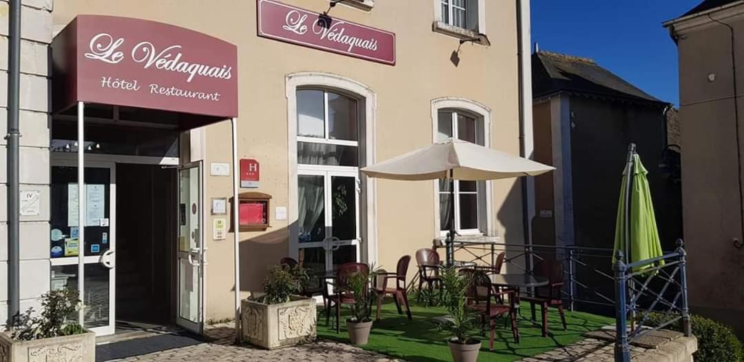 Logis Hotel Restaurant Le Vedaquais Vaas Exteriér fotografie